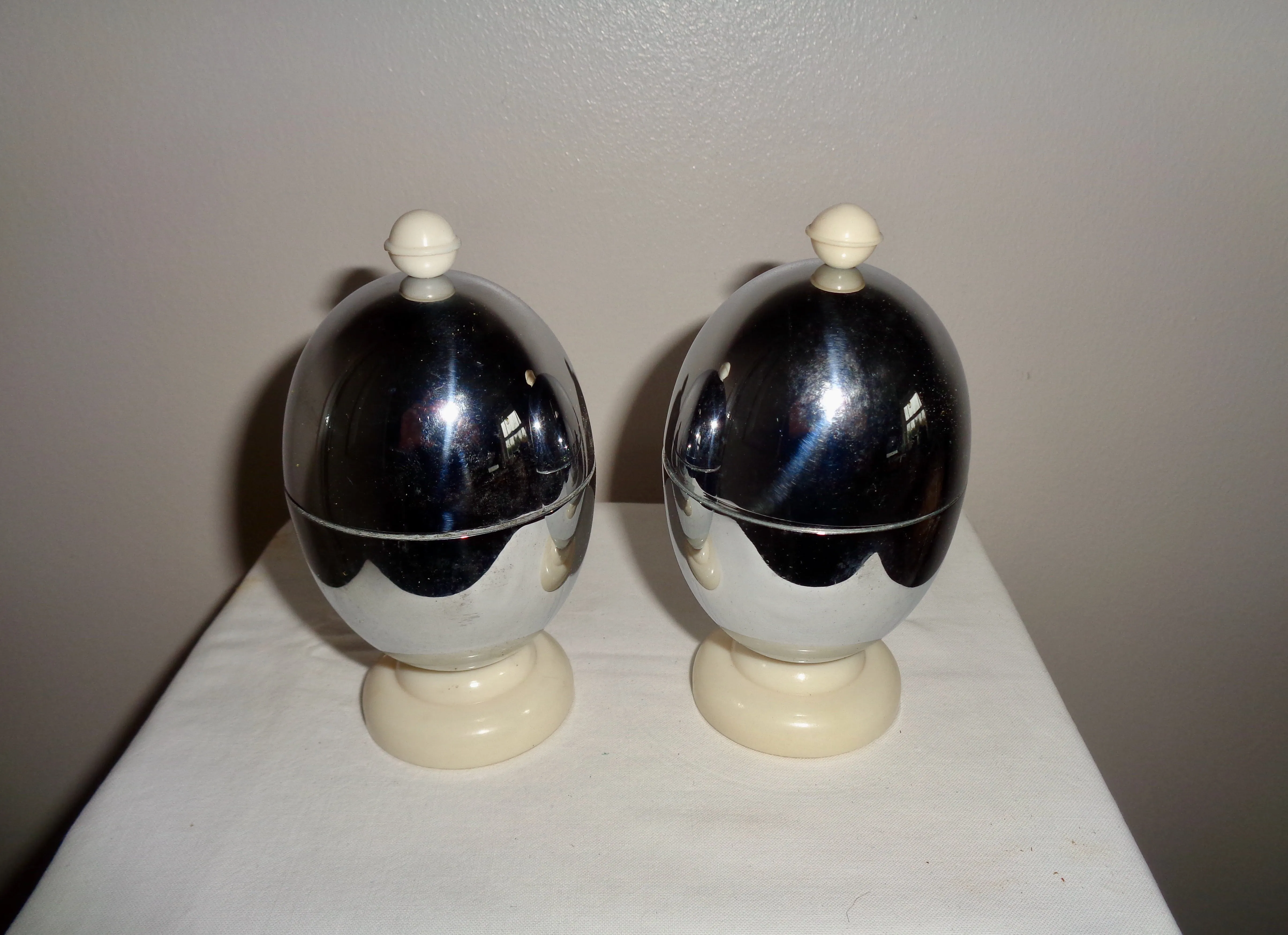 1940s Vintage Heatmaster Insulated Egg Cups Boxed Pair