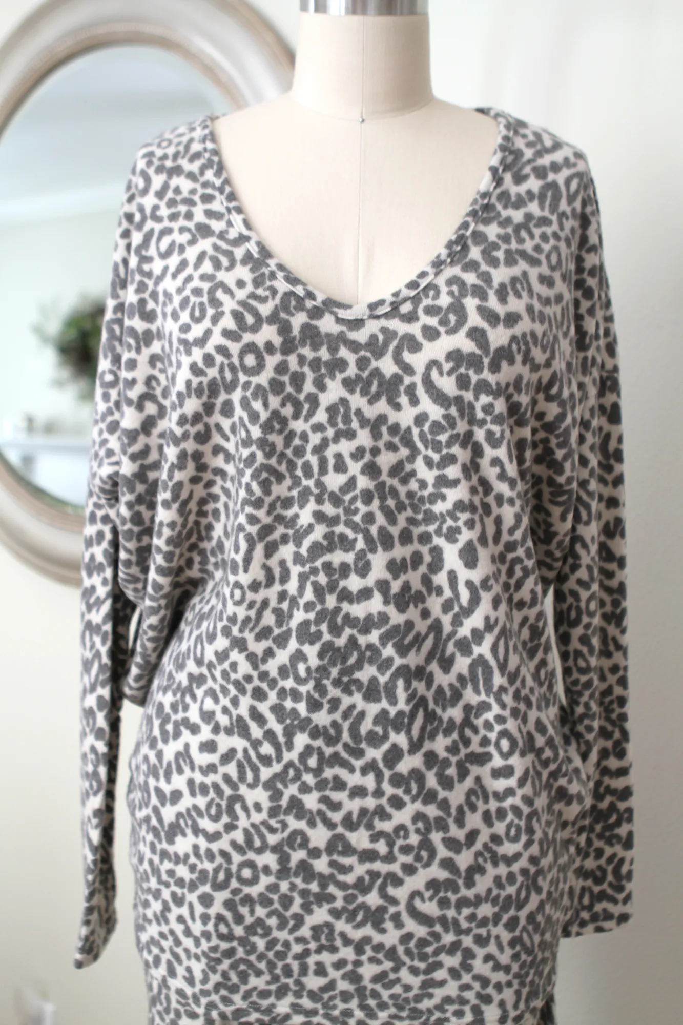 V Neck Sweater Top oatmeal leopard