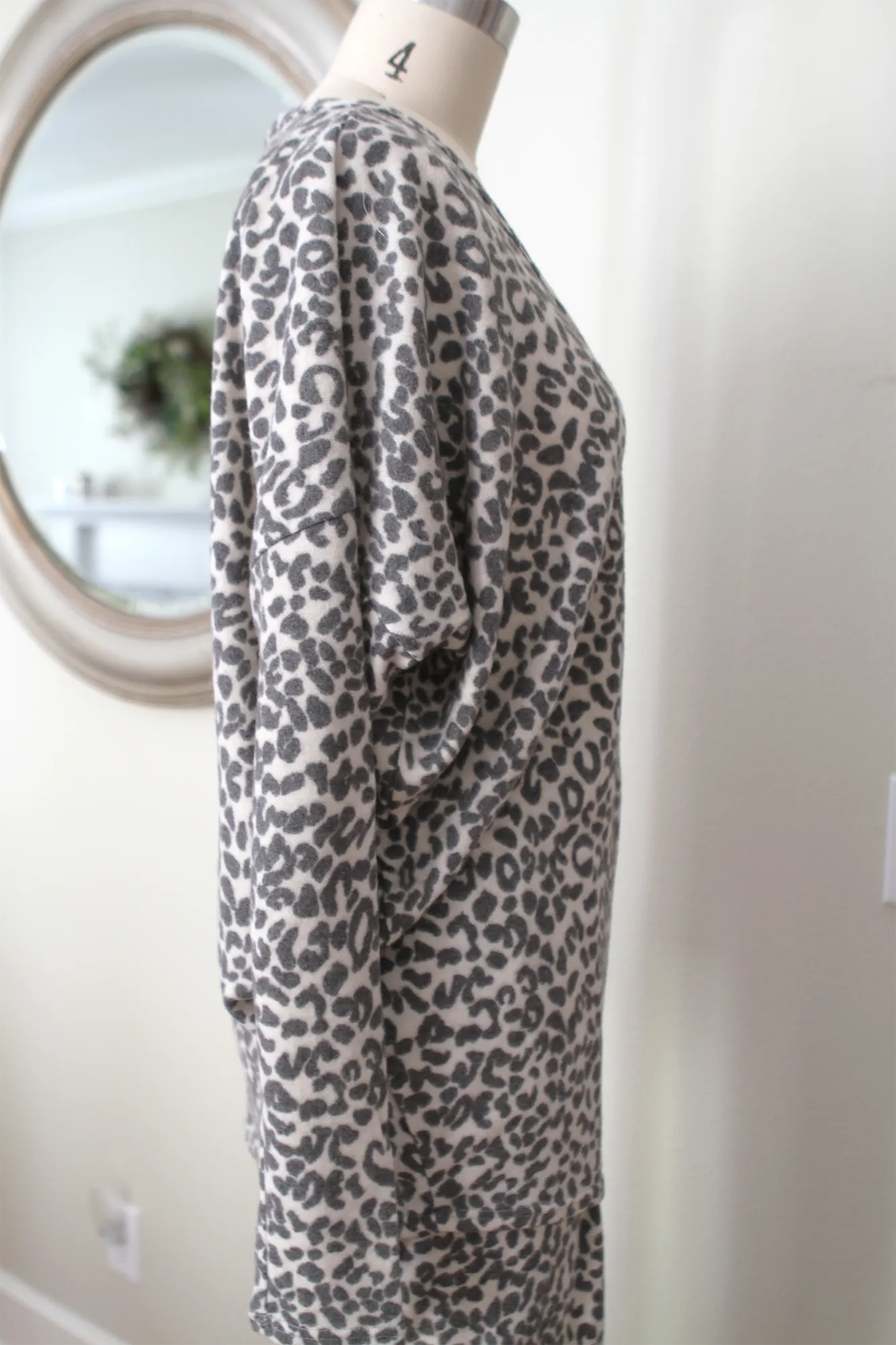 V Neck Sweater Top oatmeal leopard